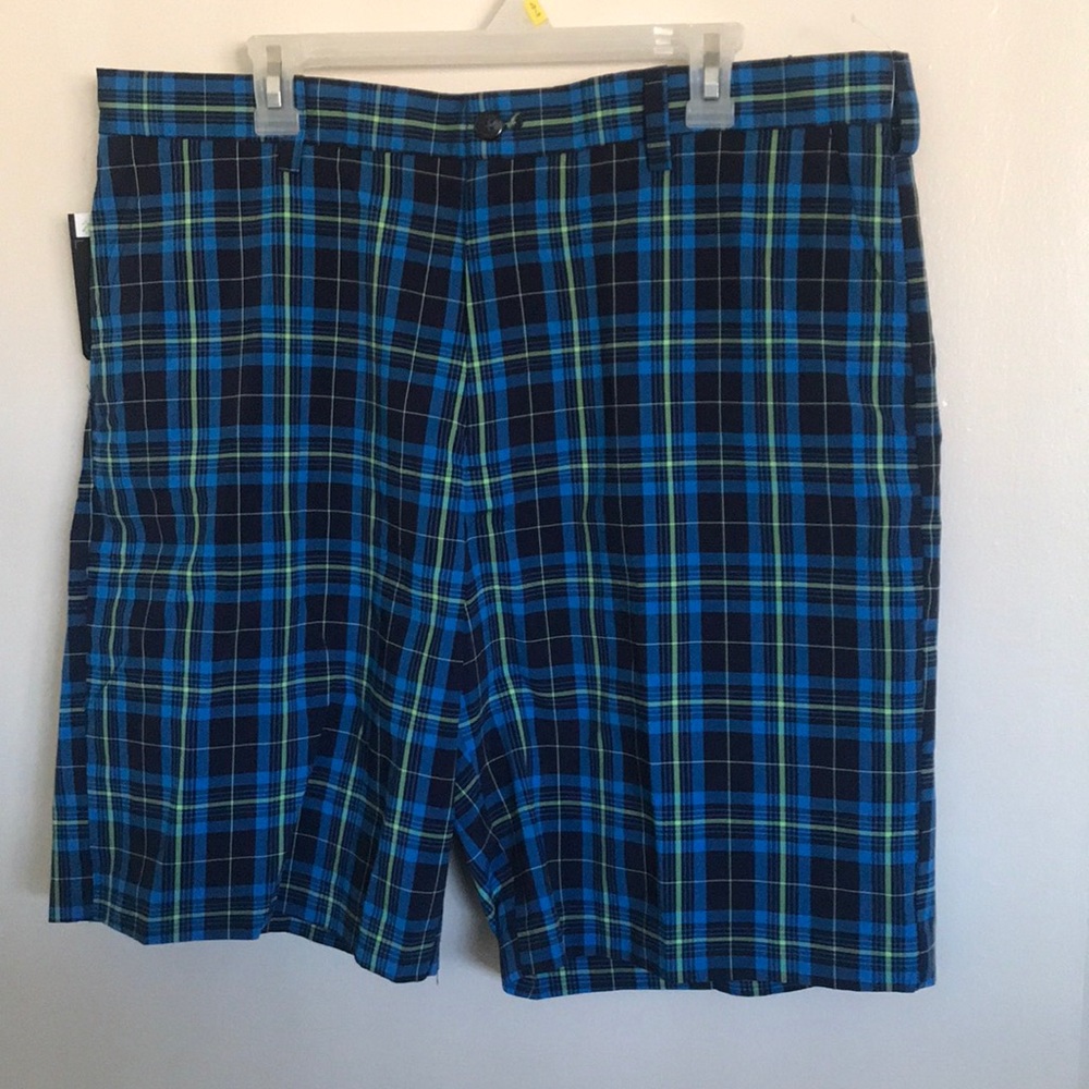 New men’s Izod Golf shorts